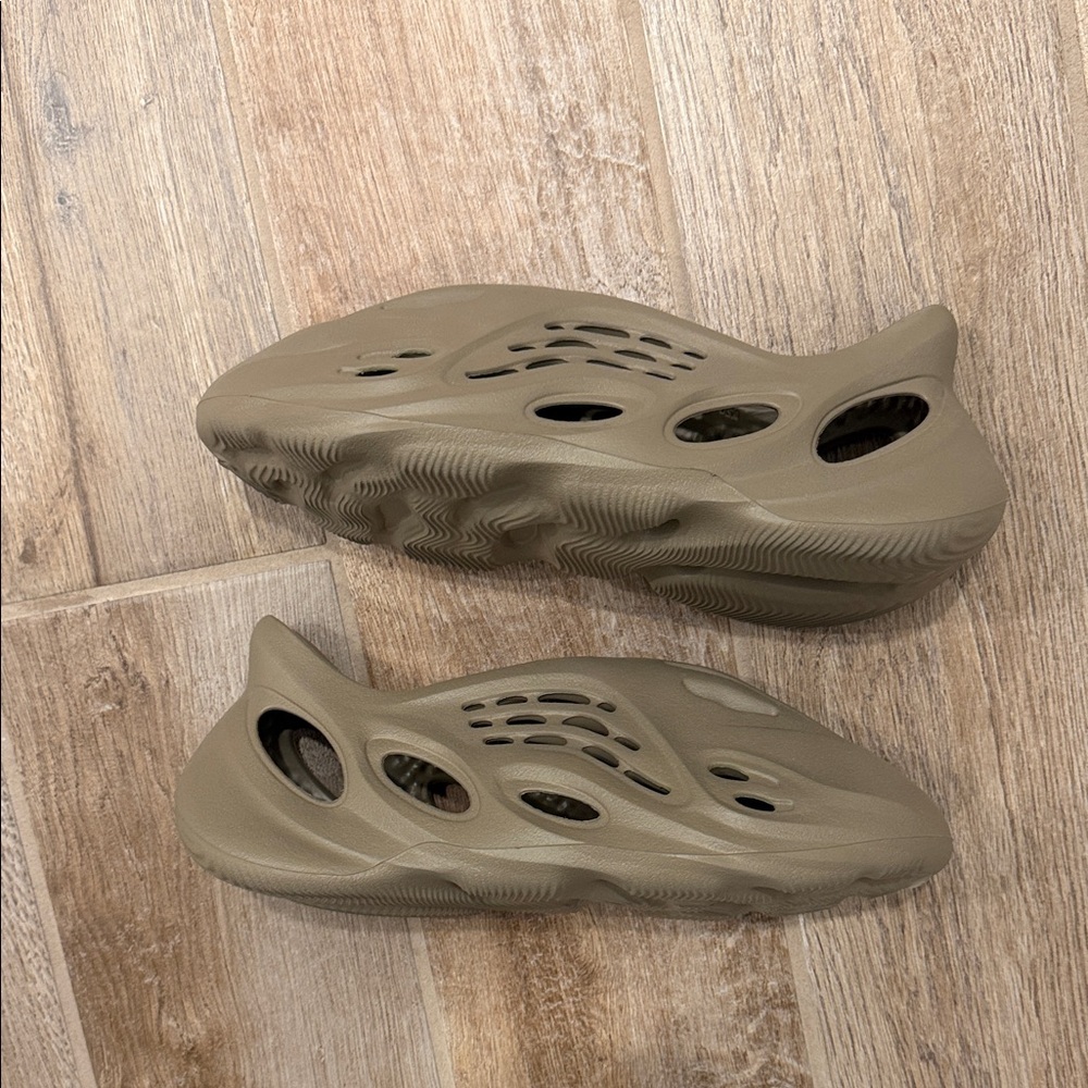 YZY FOAM RNR MX CINDER Size 9